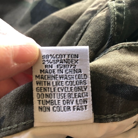 NWT Kréamy Woodland Camo Cargo Jogger Pants Women's Cuffed Ankle Streetwear - Picture 5 of 10